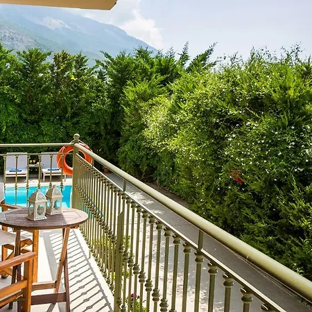 Villa Thelxis